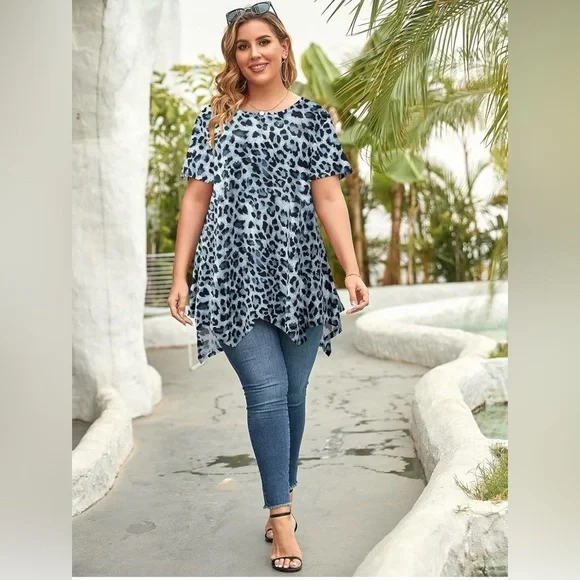 Larace Animal Print Top Shark Bite Hem Womans Size 2X - Picture 5 of 8